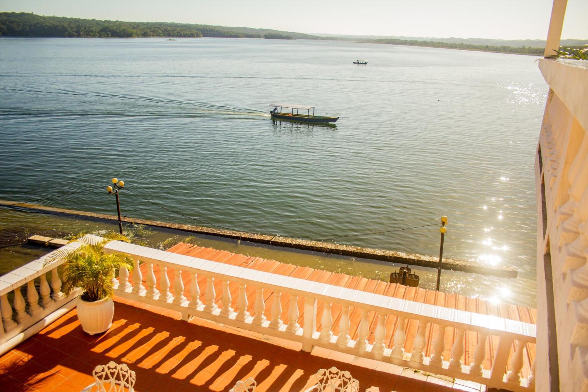 Hotel Villa Del Lago Флорес Екстер'єр фото